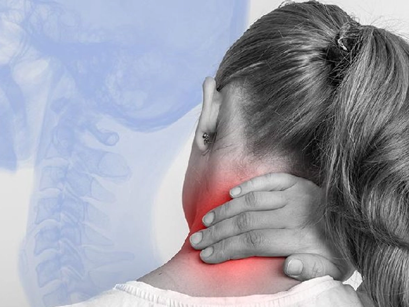 چرا بعد از خواب گردن درد می‌گیریم؟