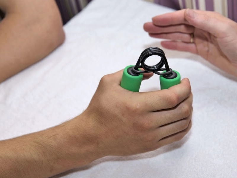 نقش فیزیوتراپی در بازسازی عملکرد دست